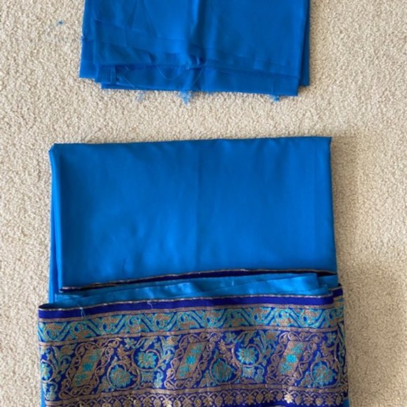 - Blue Nylon Georgette sari 6 yards with wide golden decorative border attached - Picture 2 of 7